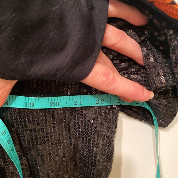 Worn 1x blk front sequined dress w logo on front & sides of both sleeves Sz L - Picture 6 of 6